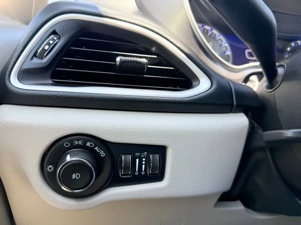 2023 Chrysler Pacifica Touring L - Photo 29