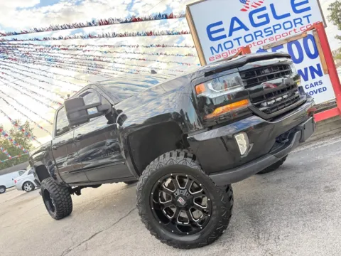 More photos of 2017 CHEVROLET SILVERADO 1500 LT at Northwest Indiana Auto Outlet, IN