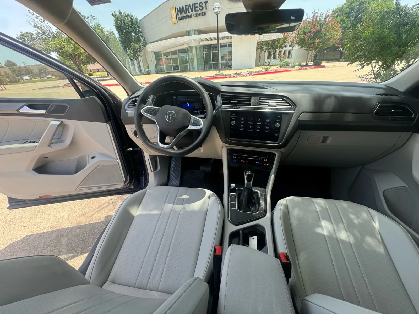 2022 Volkswagen Tiguan SE - Photo 22