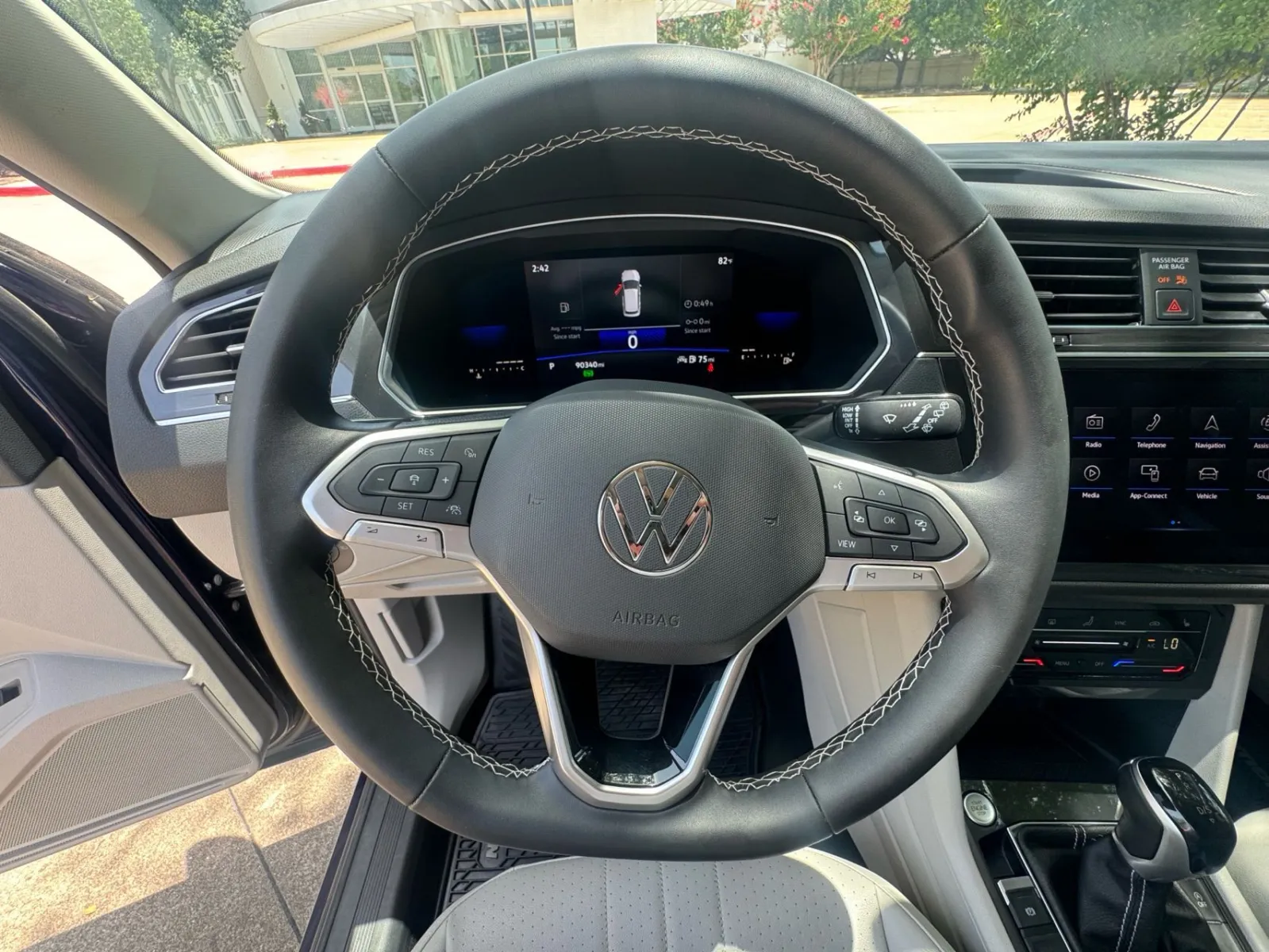 2022 Volkswagen Tiguan SE - Photo 23