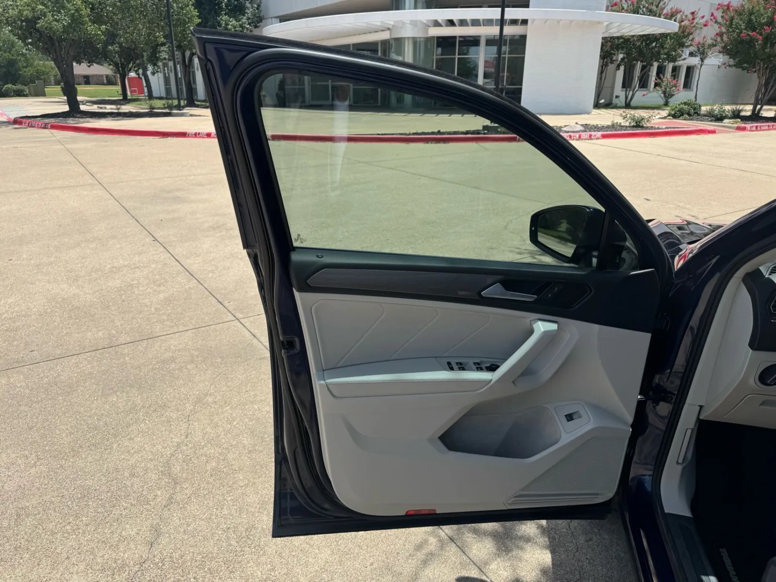 2022 Volkswagen Tiguan SE - Photo 13