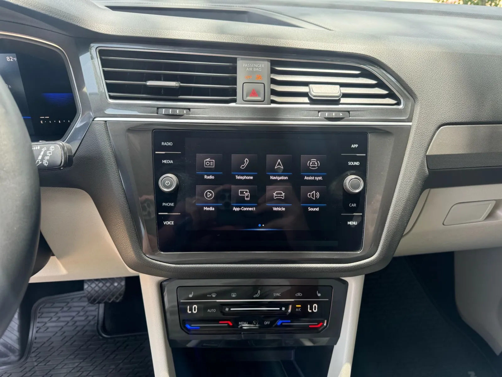 2022 Volkswagen Tiguan SE - Photo 25