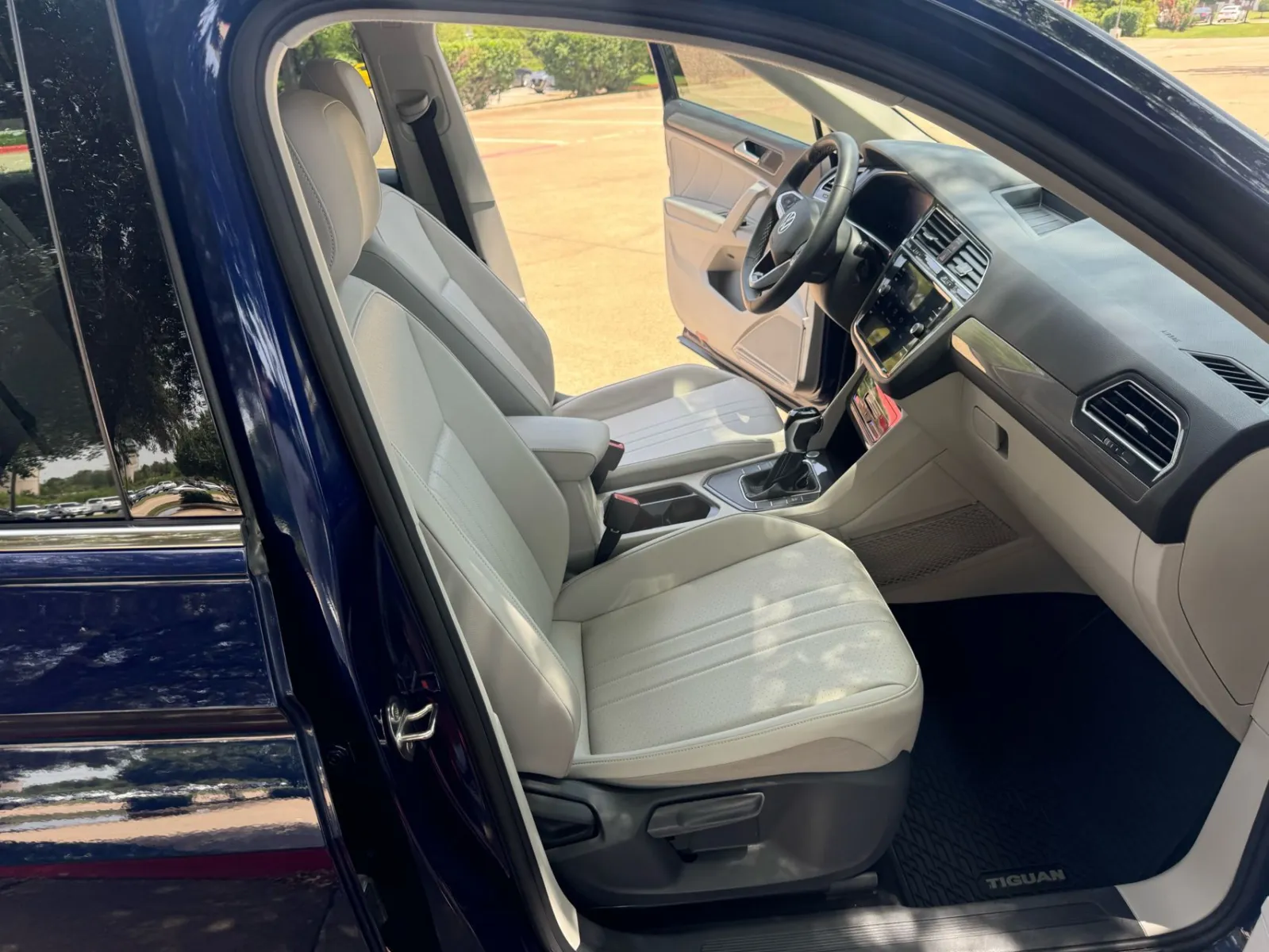 2022 Volkswagen Tiguan SE - Photo 18