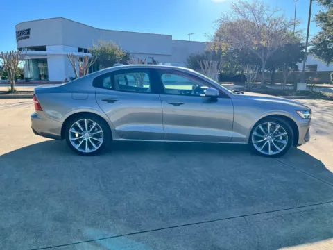 More photos of 2020 VOLVO S60 T5 MOMENTUM at Callahan Motor Company, TX