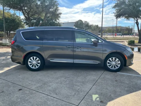 More photos of 2018 CHRYSLER PACIFICA TOURING L at Callahan Motor Company, TX