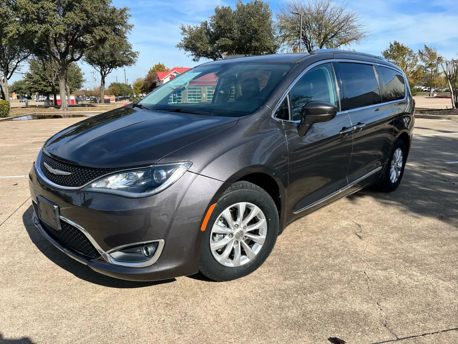 Gray 2018 CHRYSLER PACIFICA TOURING L for sale in Fort Worth, TX