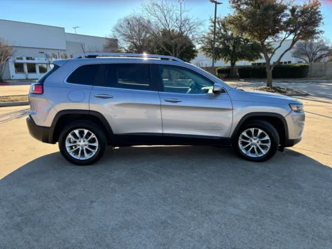 More photos of 2019 JEEP CHEROKEE LATITUDE at Callahan Motor Company, TX
