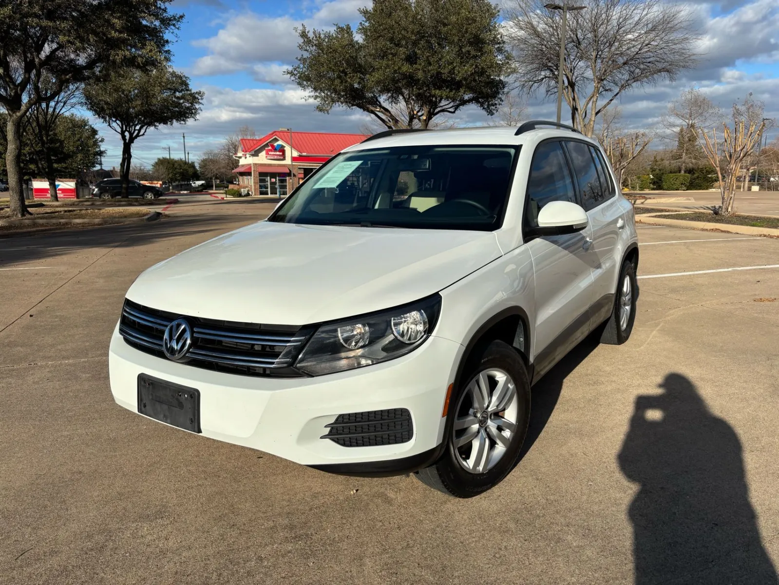 White 2017 VOLKSWAGEN TIGUAN 2.0T LIMITED S for sale in Fort Worth, TX