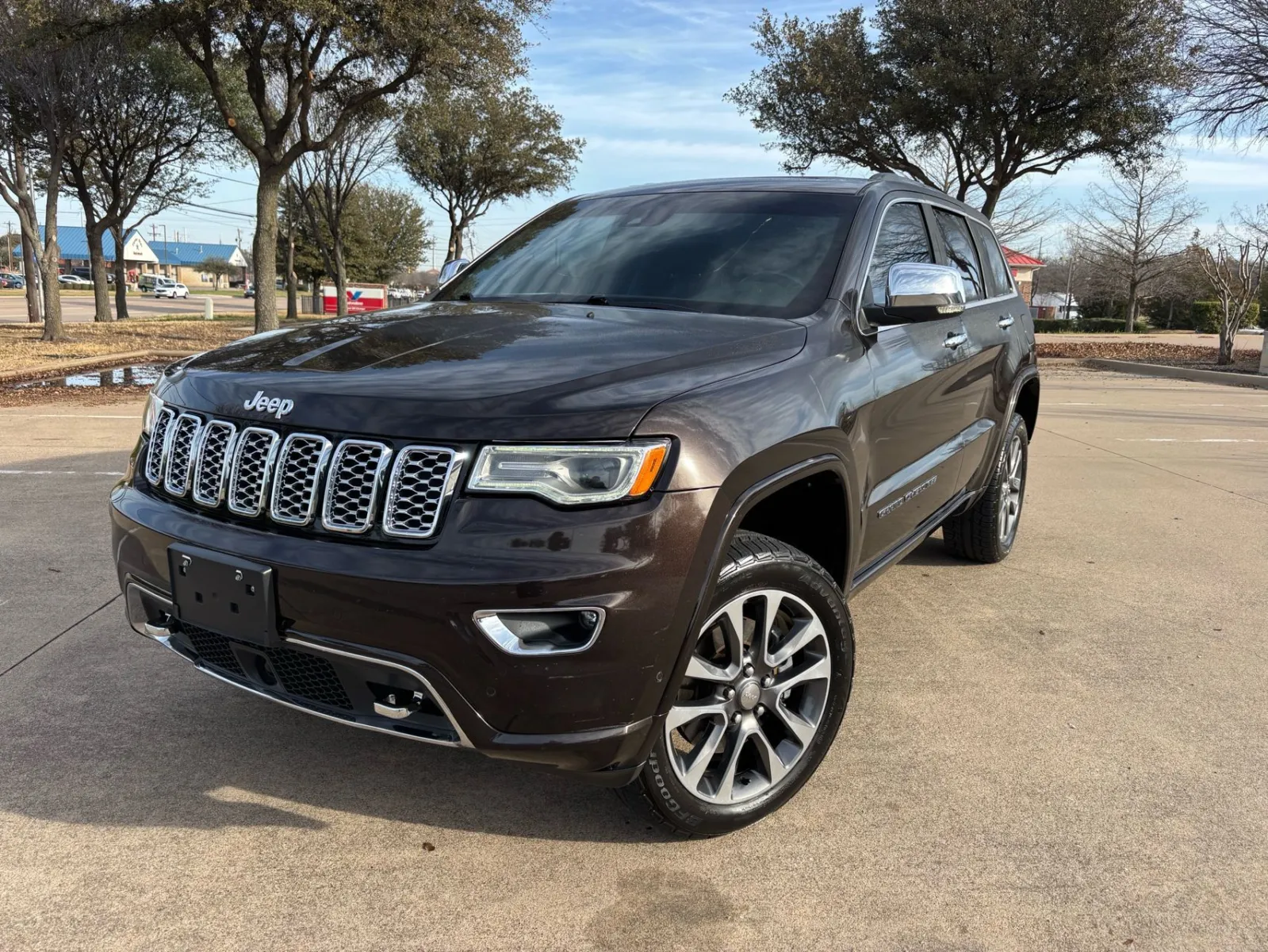 Brown 2017 JEEP GRAND CHEROKEE OVERLAND 4X4 for sale in Fort Worth, TX