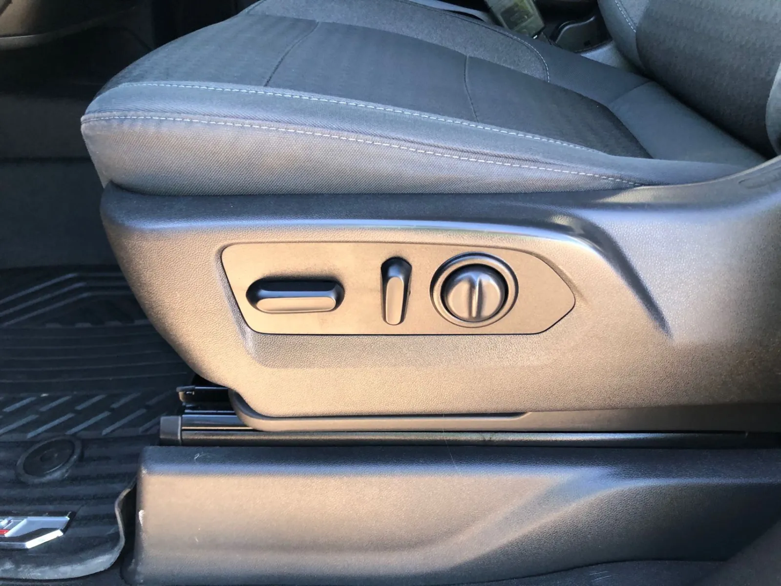 2020 Chevrolet Silverado 1500 LT - Photo 17