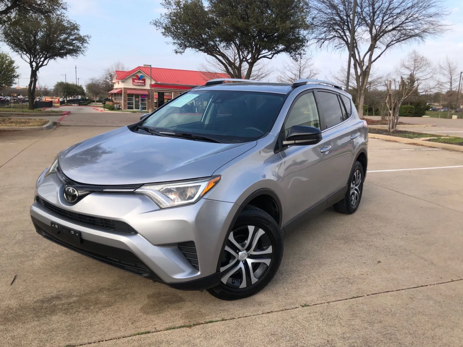 Silver 2018 TOYOTA RAV4 LE for sale in Fort Worth, TX