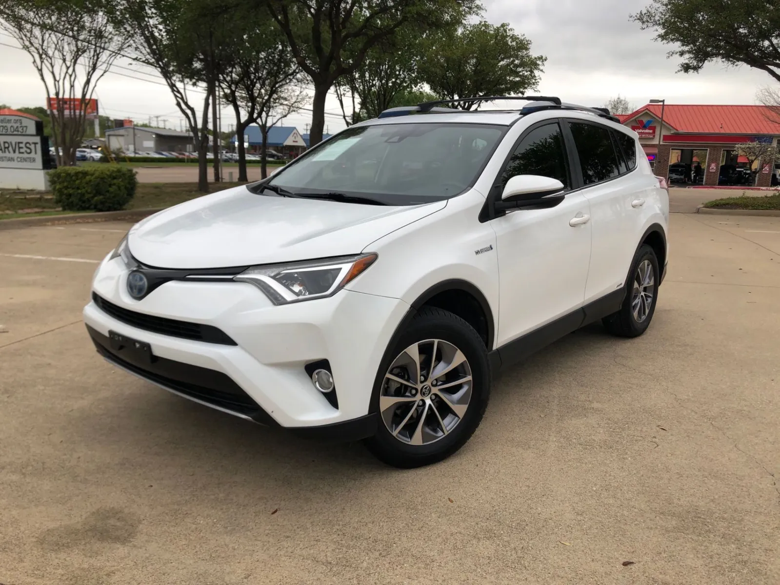 White 2017 TOYOTA RAV4 HYBRID XLE for sale in Fort Worth, TX