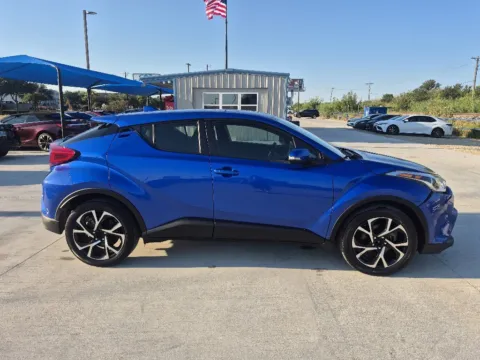 More photos of 2019 TOYOTA C-HR XLE at Callahan Motor Company, TX