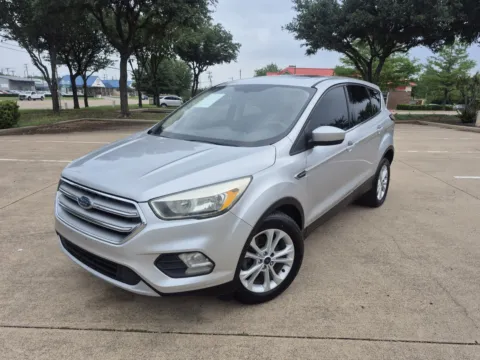Silver 2017 FORD ESCAPE SE for sale in Fort Worth, TX