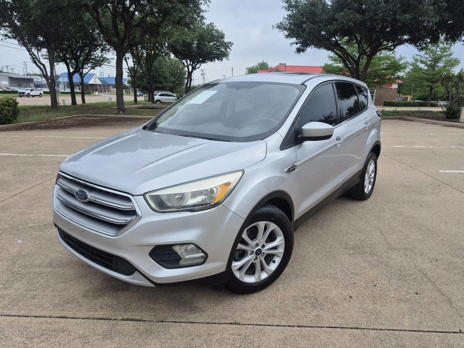 Silver 2017 FORD ESCAPE SE for sale in Fort Worth, TX