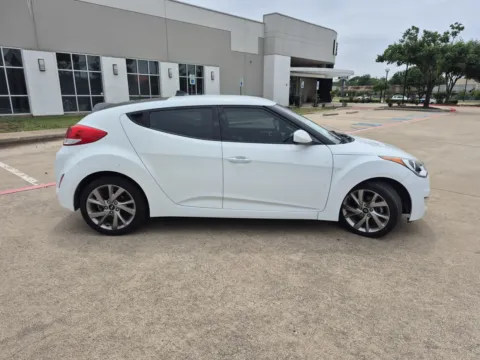 More photos of 2017 HYUNDAI VELOSTER BASE at Callahan Motor Company, TX