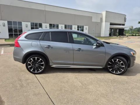 More photos of 2016 VOLVO V60 CROSS COUNT T5 PLATINUM at Callahan Motor Company, TX