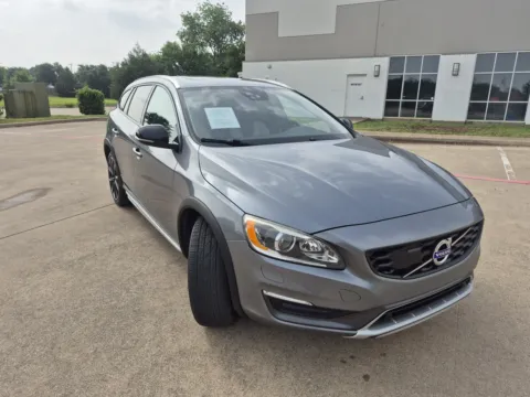 More photos of 2016 VOLVO V60 CROSS COUNT T5 PLATINUM at Callahan Motor Company, TX