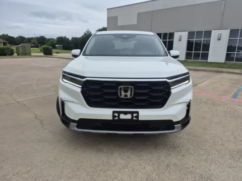 Another view of 2023 HONDA PILOT EX-L W/REAR CAPTAIN'S CHAIRS for sale in Fort Worth, TX at Callahan Motor Company