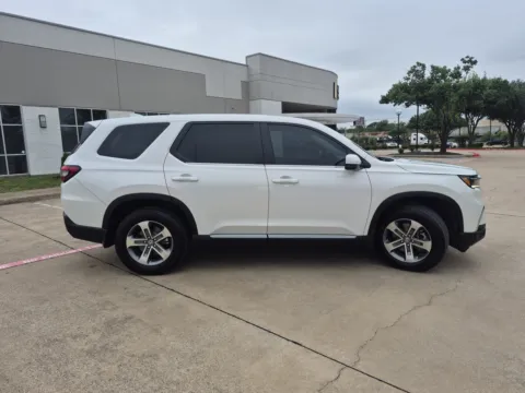 More photos of 2023 HONDA PILOT EX-L W/REAR CAPTAIN'S CHAIRS at Callahan Motor Company, TX