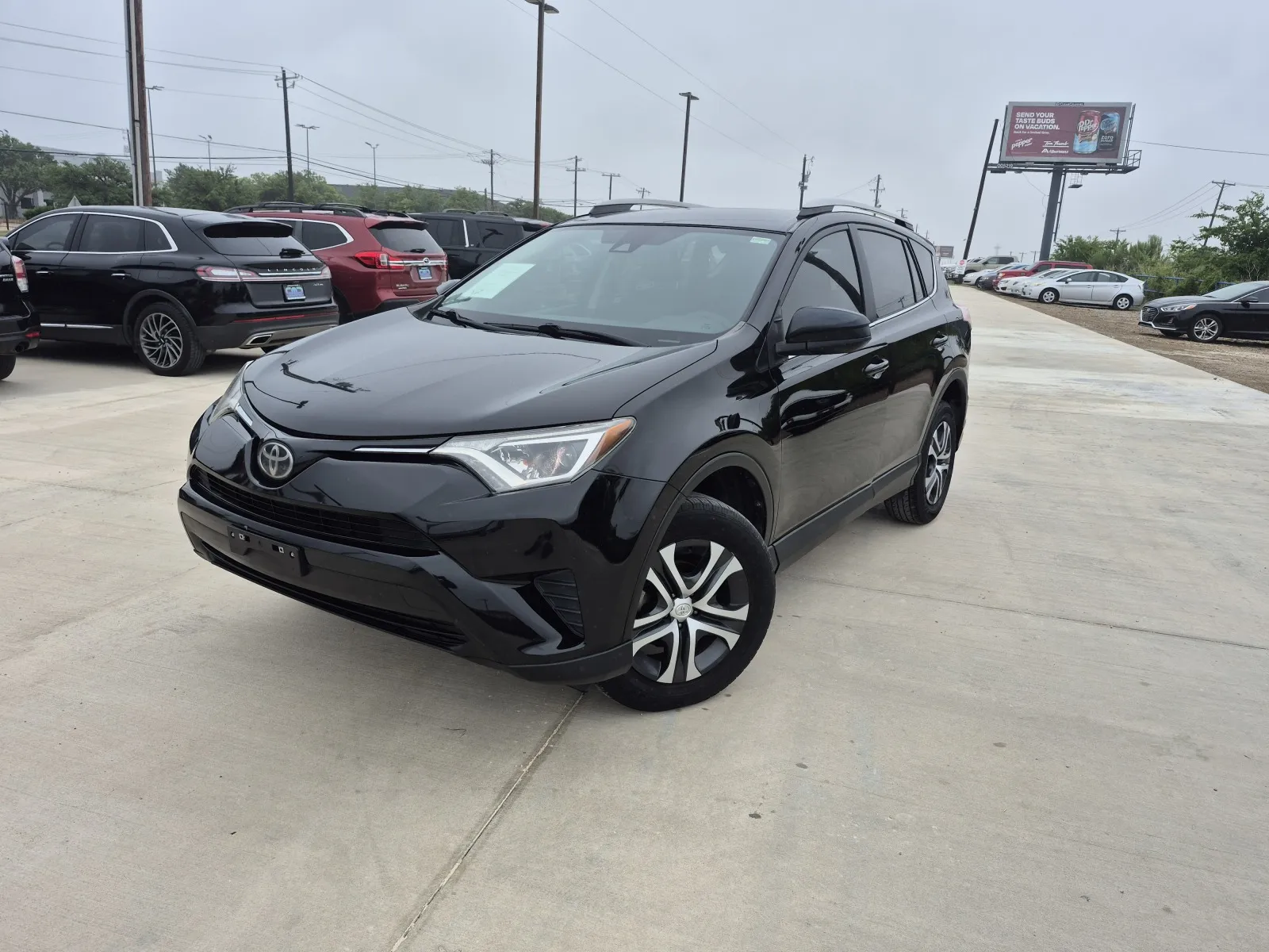 Black 2018 TOYOTA RAV4 LE for sale in Fort Worth, TX