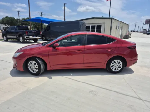 Photos of 2019 HYUNDAI ELANTRA SE for sale in Fort Worth, TX at Callahan Motor Company