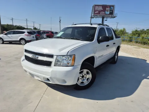 White 2007 CHEVROLET AVALANCHE LS 1500 for sale in Fort Worth, TX