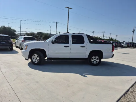 Photos of 2007 CHEVROLET AVALANCHE LS 1500 for sale in Fort Worth, TX at Callahan Motor Company