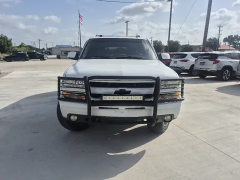 Another view of 2004 CHEVROLET SUBURBAN 1500 for sale in Fort Worth, TX at Callahan Motor Company