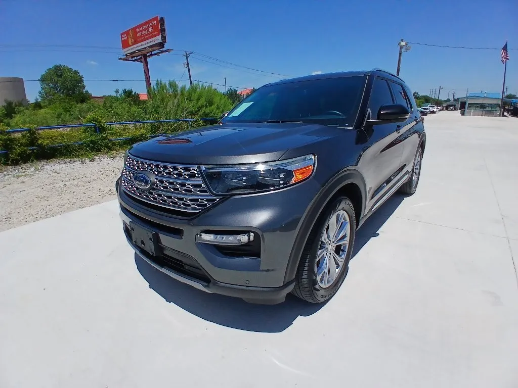 2020 Ford Explorer Limited RWD's photo