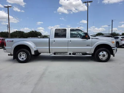 More photos of 2016 FORD F-350 SUPER DUT LARIAT at Callahan Motor Company, TX