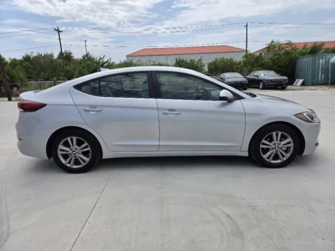 More photos of 2017 HYUNDAI ELANTRA SE at Callahan Motor Company, TX
