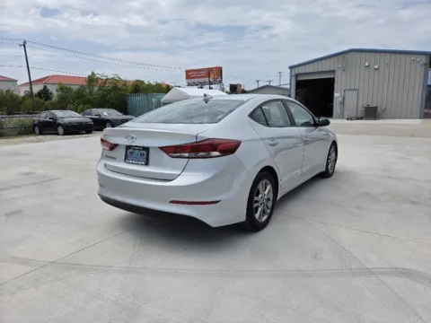 More photos of 2017 HYUNDAI ELANTRA SE at Callahan Motor Company, TX