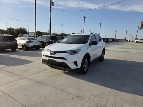 White 2018 TOYOTA RAV4 LE for sale in Fort Worth, TX