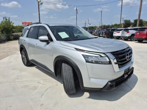 More photos of 2022 NISSAN PATHFINDER SV at Callahan Motor Company, TX