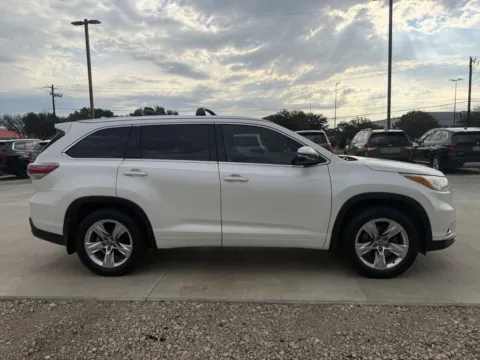 More photos of 2016 TOYOTA HIGHLANDER LIMITED at Callahan Motor Company, TX