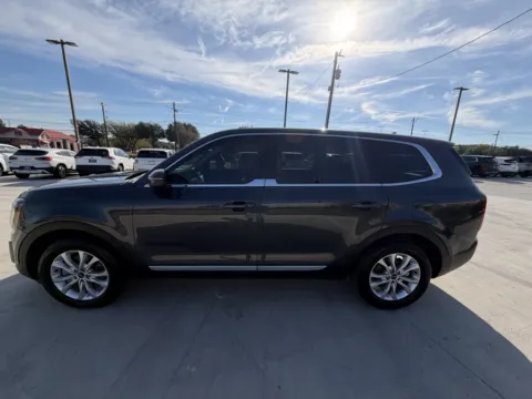 Photos of 2022 KIA TELLURIDE LX for sale in Fort Worth, TX at Callahan Motor Company