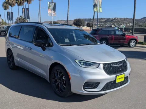 More photos of 2026 Chrysler Pacifica Limited at Mossy Chrysler Dodge Jeep Ram, CA
