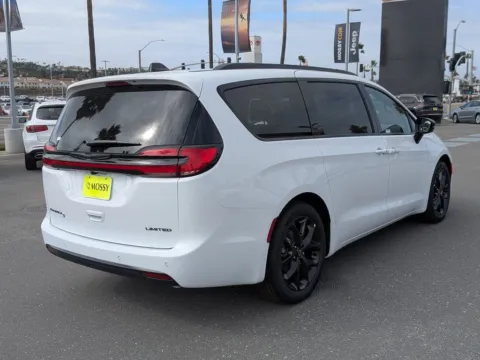 More photos of 2026 Chrysler Pacifica Limited at Mossy Chrysler Dodge Jeep Ram, CA