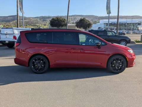 More photos of 2026 Chrysler Pacifica Limited at Mossy Chrysler Dodge Jeep Ram, CA