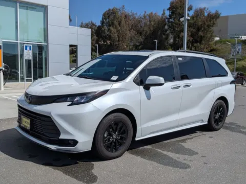 White 2023 Toyota Sienna XLE for sale in Chula Vista, CA