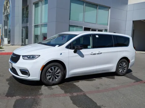 White 2024 Chrysler Pacifica Hybrid Select for sale in Chula Vista, CA