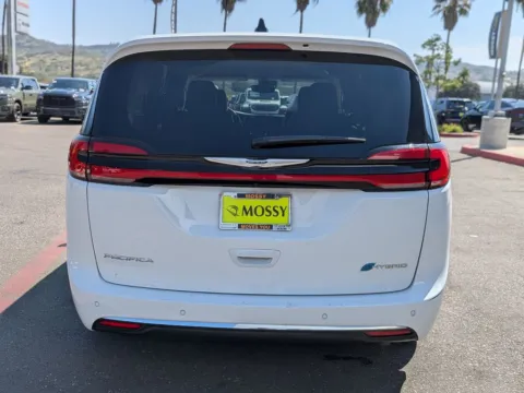 More photos of 2024 Chrysler Pacifica Hybrid Select at Mossy Chrysler Dodge Jeep Ram, CA