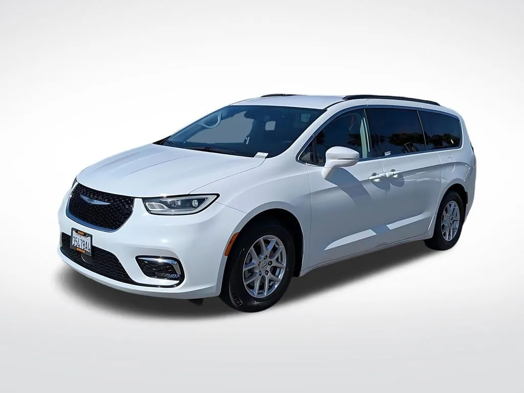 White 2022 Chrysler Pacifica Touring L for sale in Chula Vista, CA