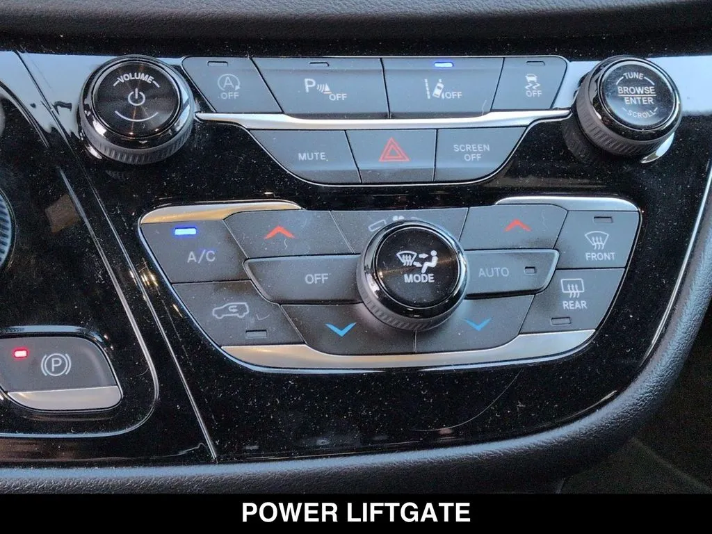 2026 Chrysler Voyager LX - Photo 21