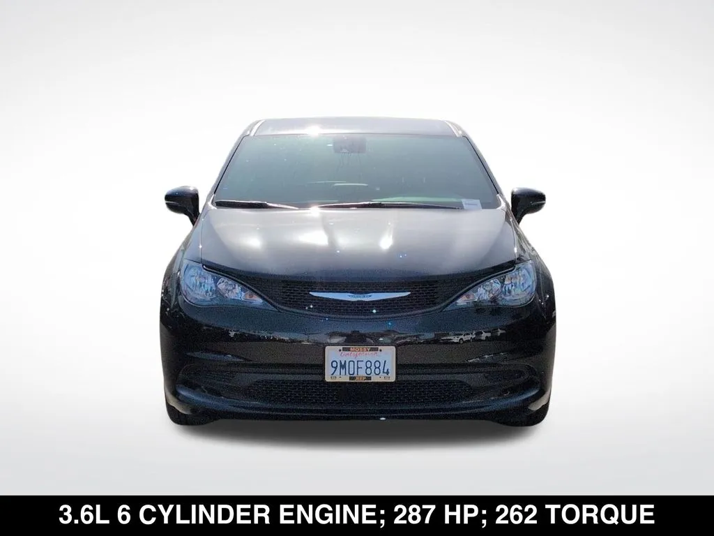 2026 Chrysler Voyager LX - Photo 4