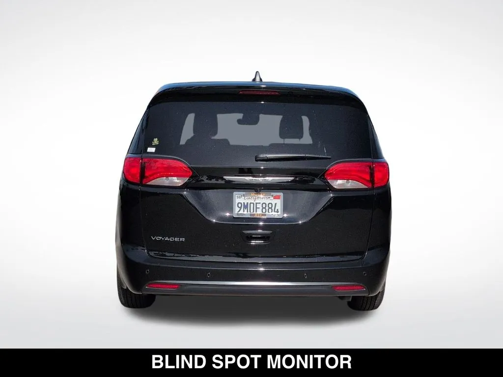 2026 Chrysler Voyager LX - Photo 7