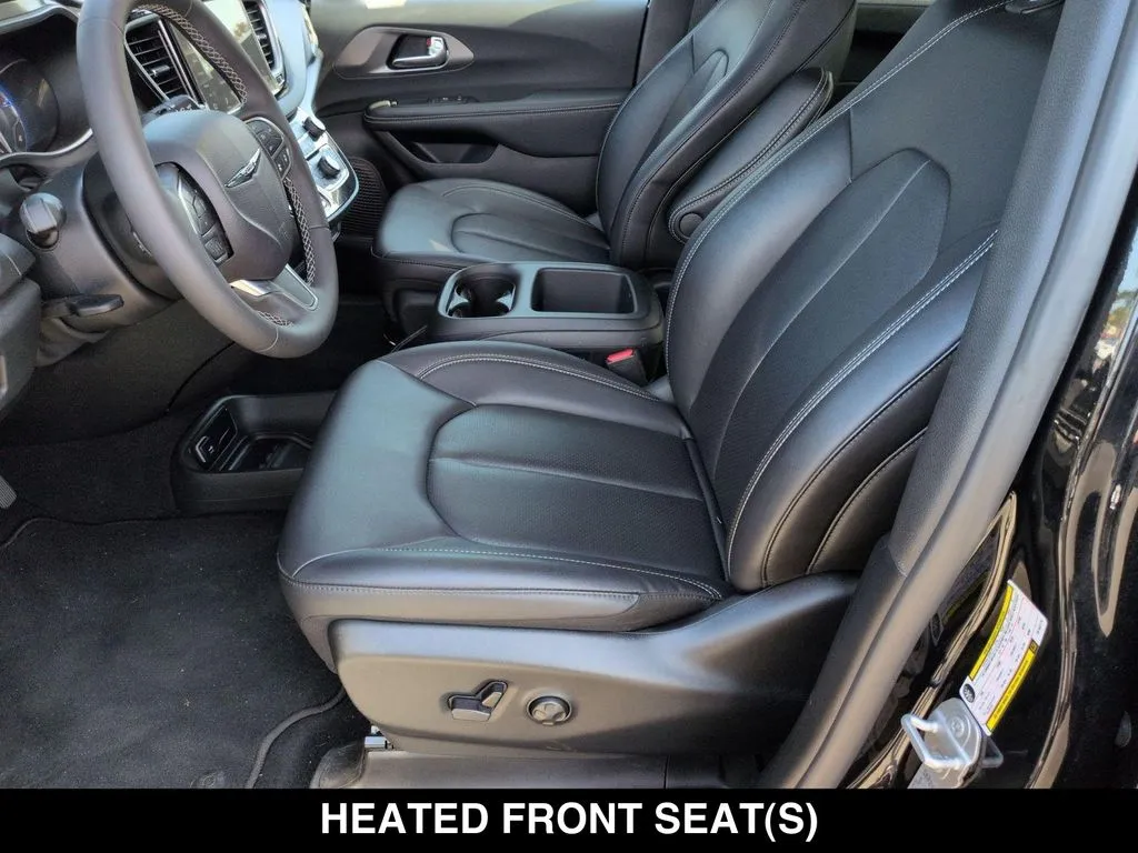 2026 Chrysler Voyager LX - Photo 13