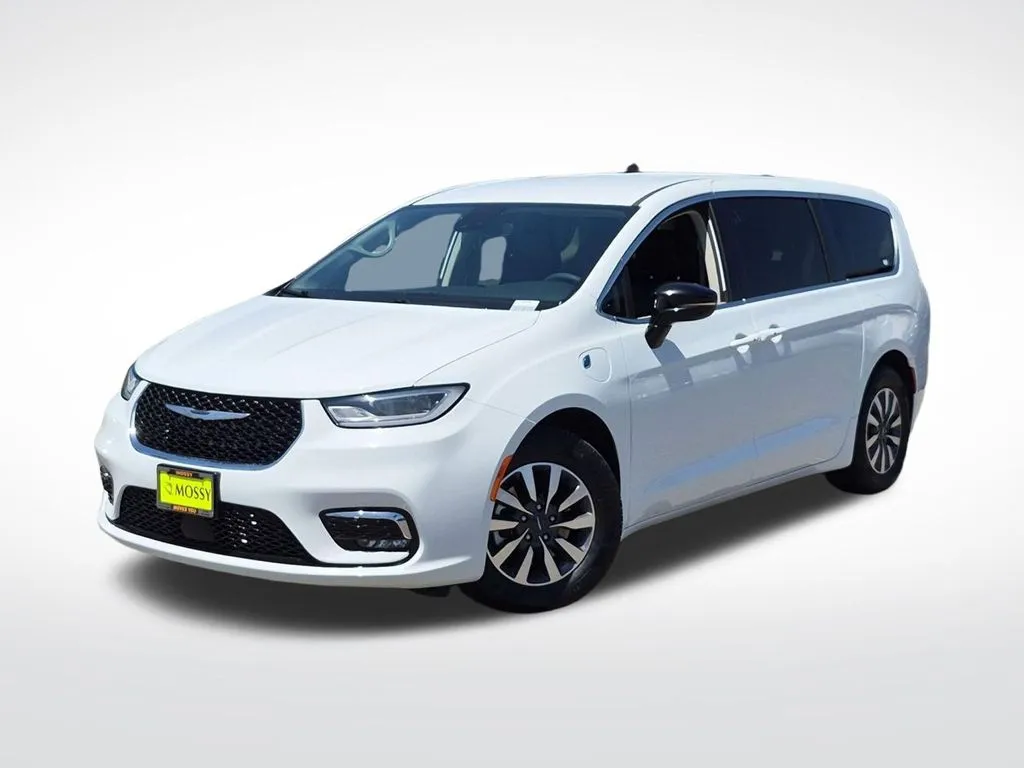 White 2024 Chrysler Pacifica Hybrid Select for sale in Chula Vista, CA