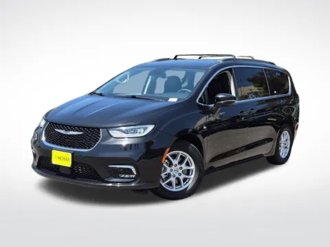 Black 2022 Chrysler Pacifica Touring L for sale in Chula Vista, CA
